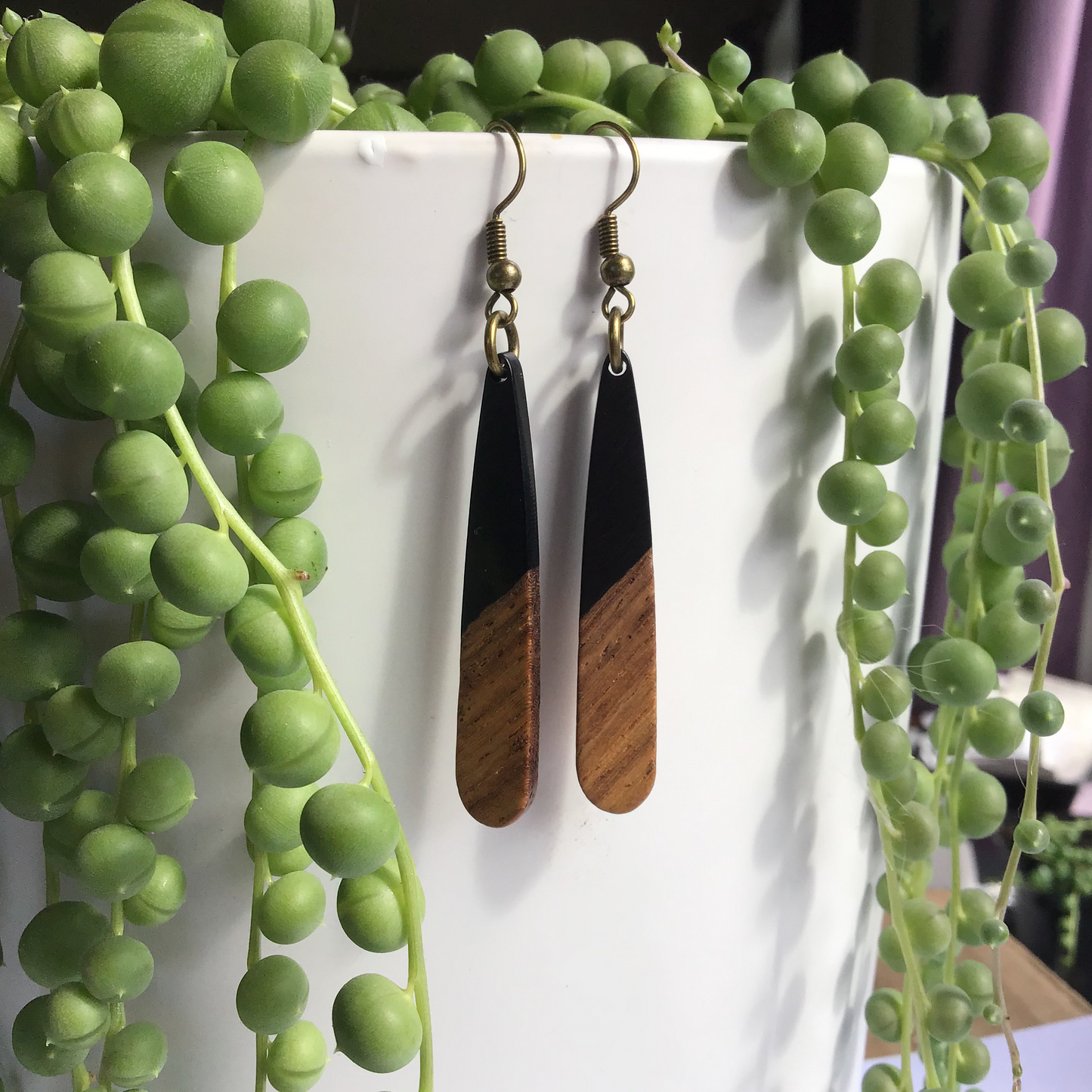 Slender tear drop - Black