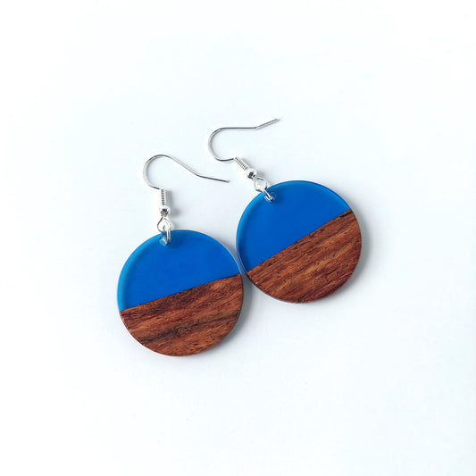 Round earrings half wood half bright blue resin