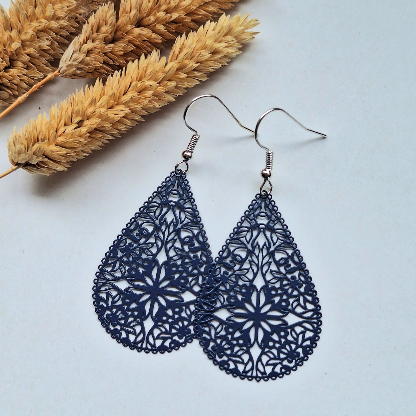 Medium Filigree
